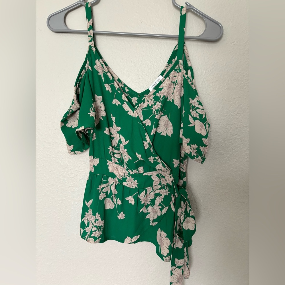 Off shoulder green blouse 🌸